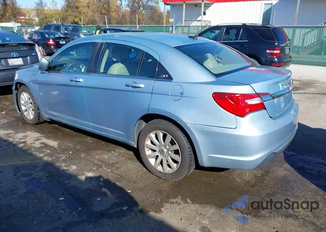 2012 Chrysler 200 Touring z USA, uszkodzony, nr VIN 1C3CCBBB6CN174200